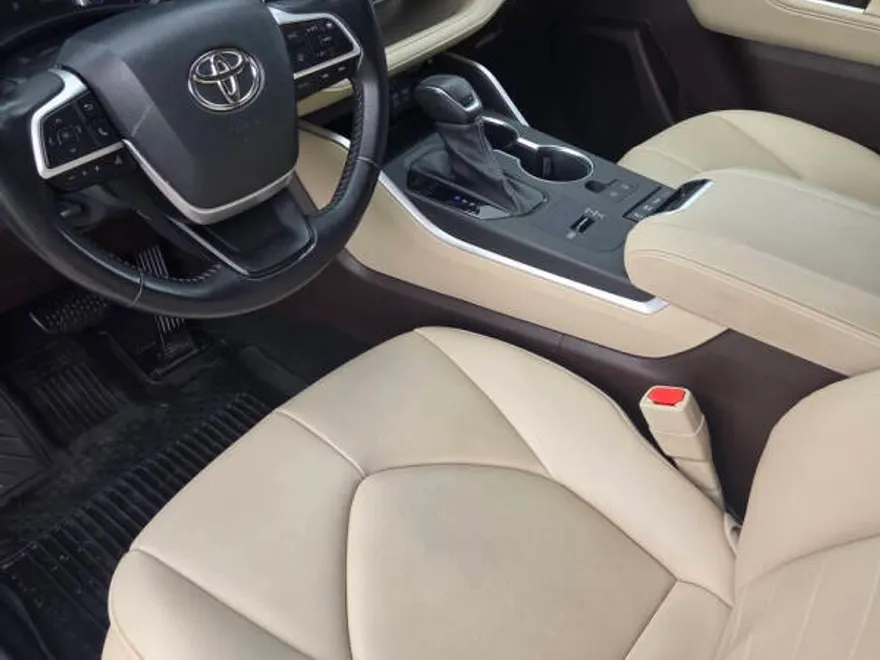 2022 Toyota Highlander Hybrid XLE photo 1