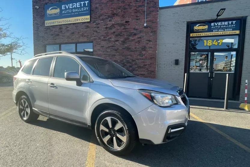 2017 Subaru Forester 2.5i Premium photo 1