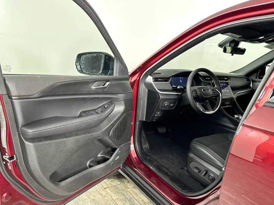 2025 Jeep Grand Cherokee Altitude X photo 26