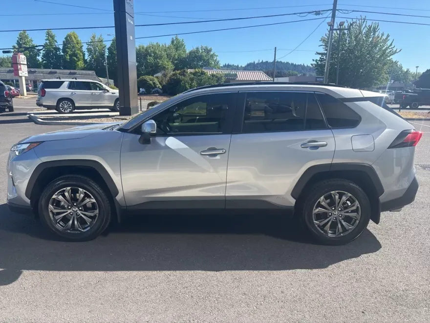 2022 Toyota RAV4 Hybrid XLE Premium photo 1