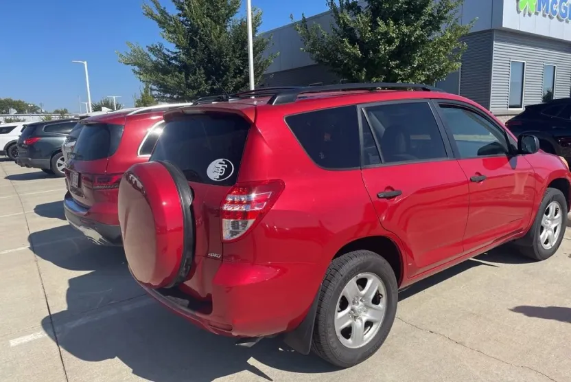 2010 Toyota RAV4 Base photo 1