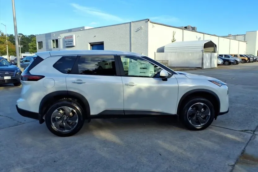 2026 Nissan Rogue SV photo 1