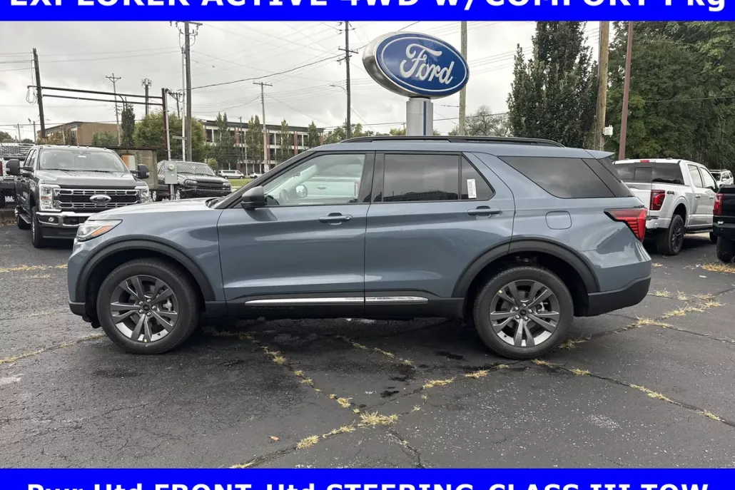 2025 Ford Explorer photo 1