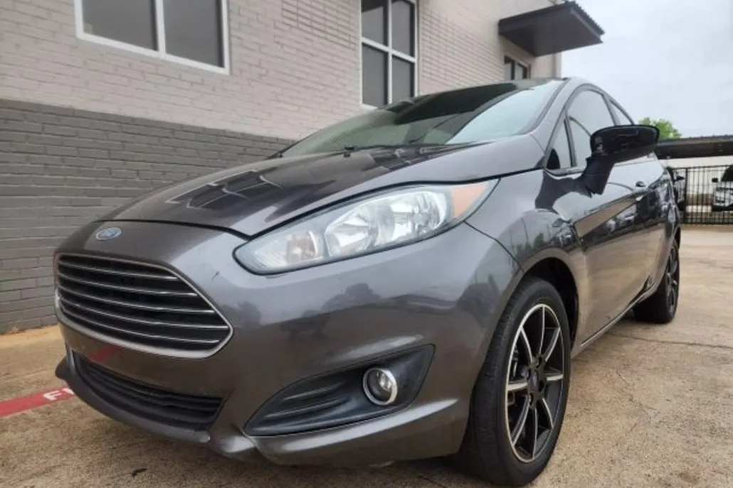 2016 Ford Fiesta SE photo 1