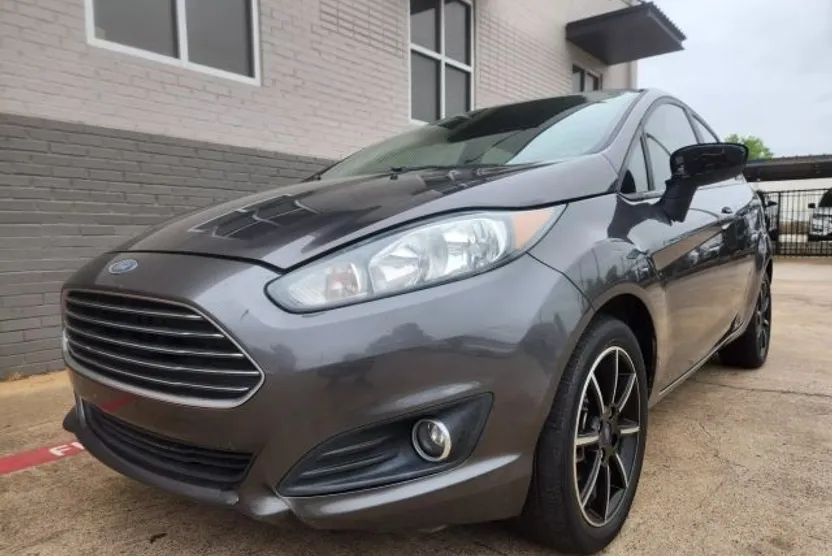 2016 Ford Fiesta SE photo 1