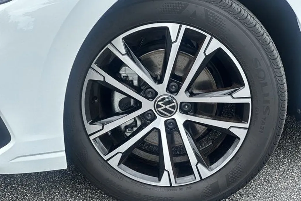 2025 Volkswagen Jetta 1.5T Sport photo 1