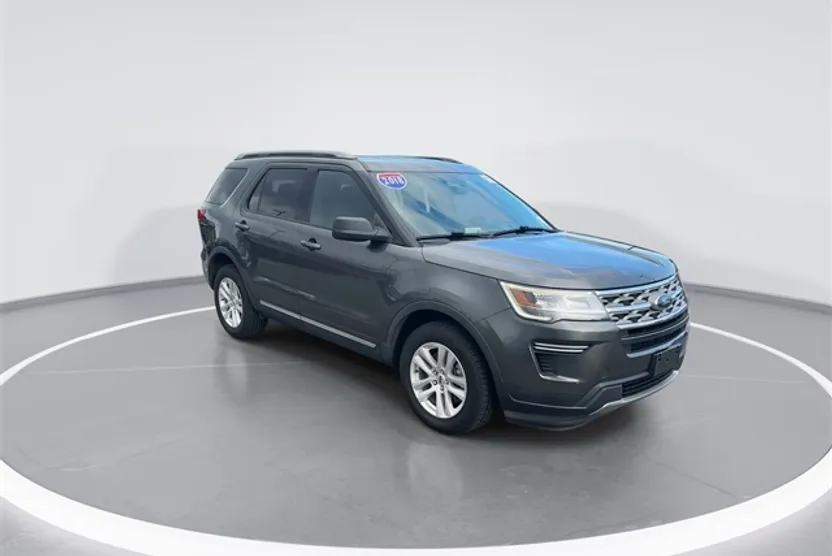 2018 Ford Explorer XLT photo 1