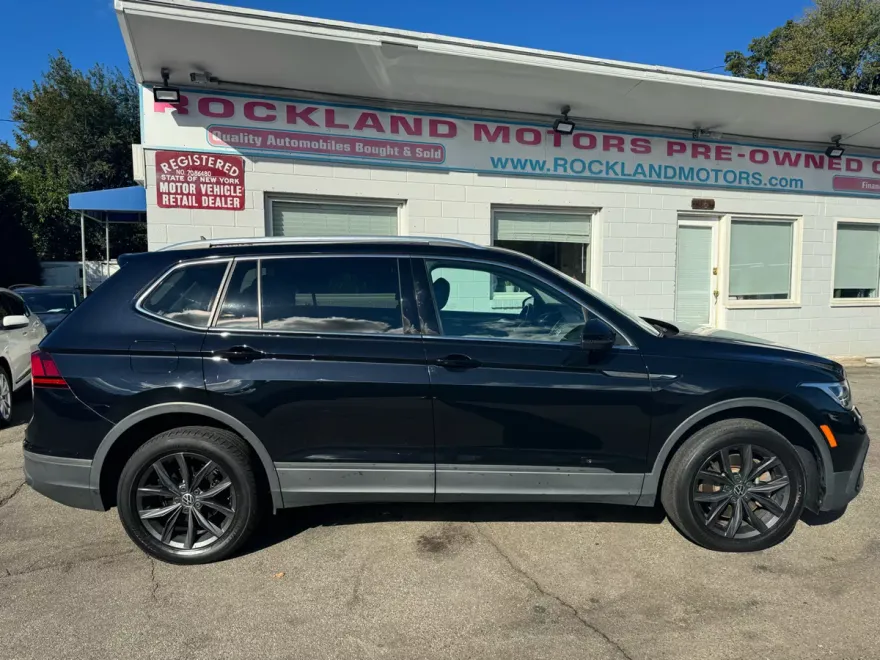 2022 Volkswagen Tiguan SE photo 1