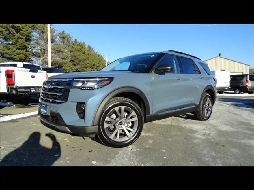 2025 Ford Explorer photo 1
