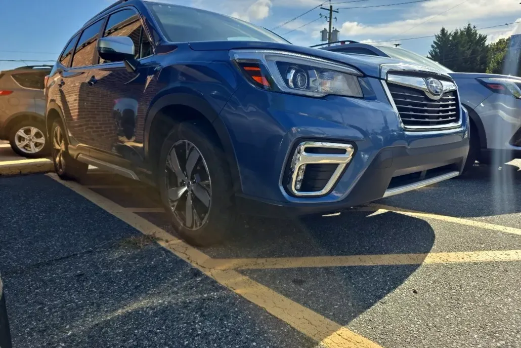 2020 Subaru Forester Touring photo 1