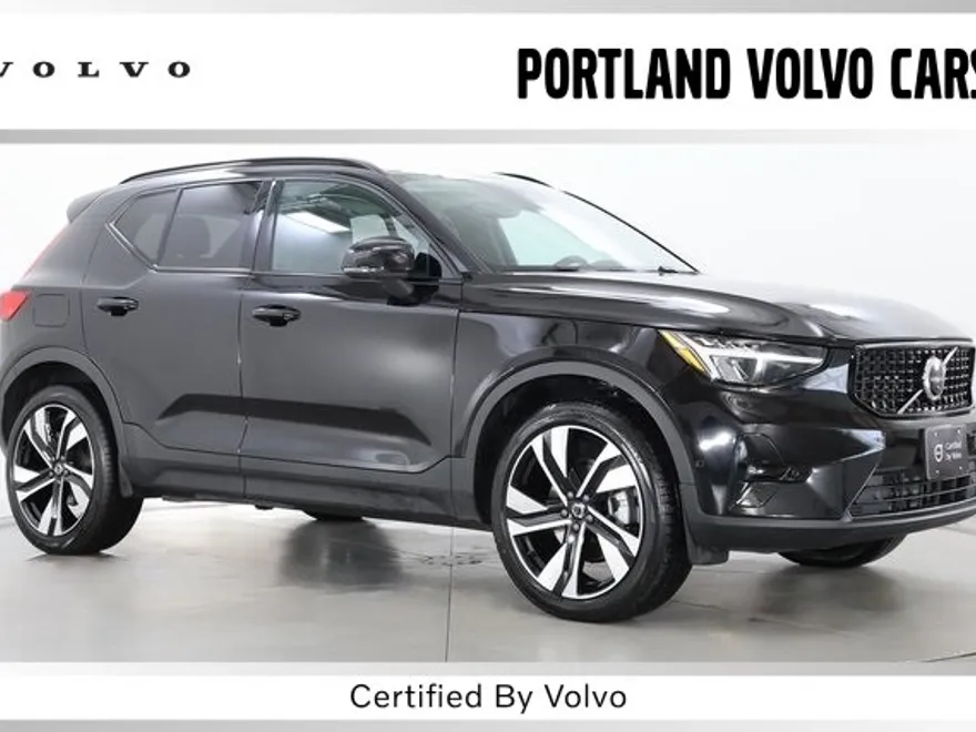 2025 Volvo XC40 Plus photo 1