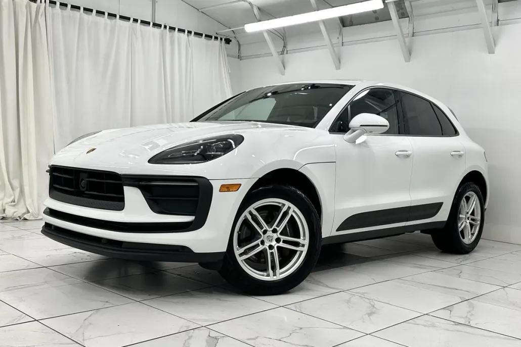 2024 Porsche Macan Base photo 1