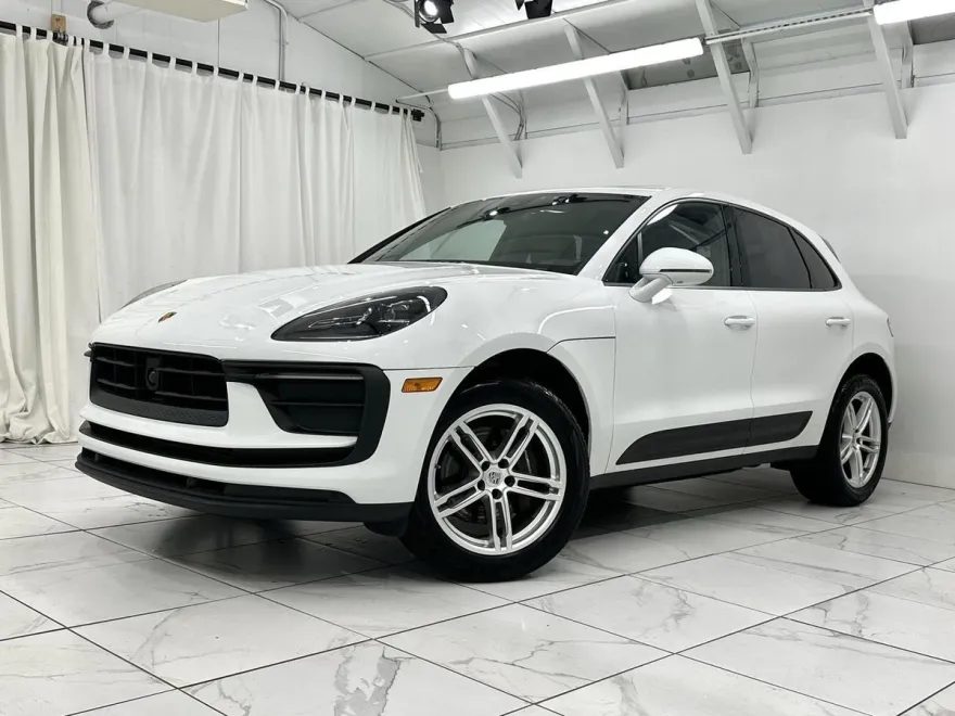 2024 Porsche Macan Base photo 1