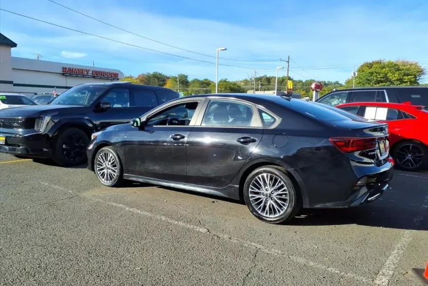 2023 Kia Forte GT-Line photo 1