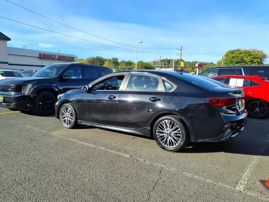2023 Kia Forte GT-Line photo 1