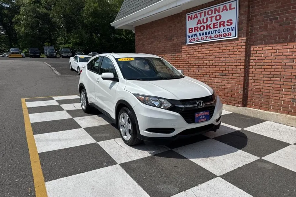 2016 Honda HR-V LX photo 1