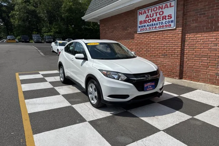 2016 Honda HR-V LX photo 1