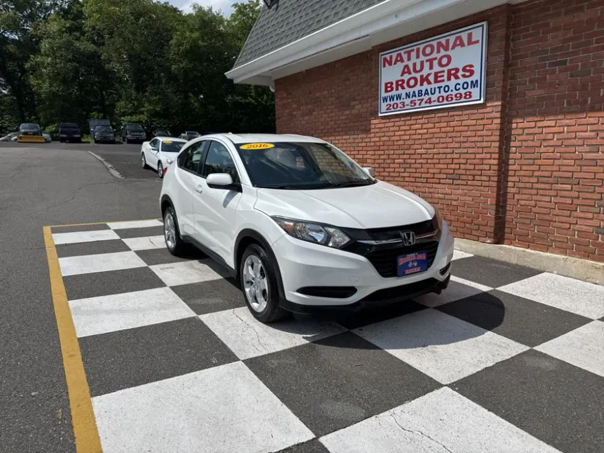 2016 Honda HR-V LX photo 1