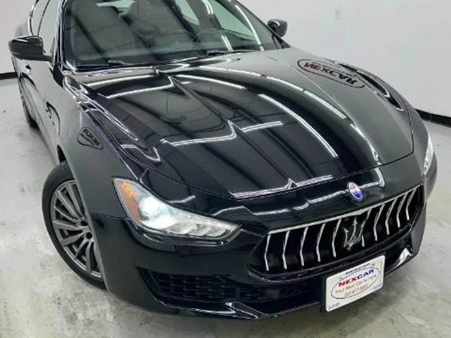 2019 Maserati Ghibli photo 1