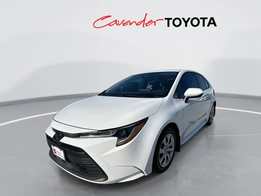 2024 Toyota Corolla LE photo 1