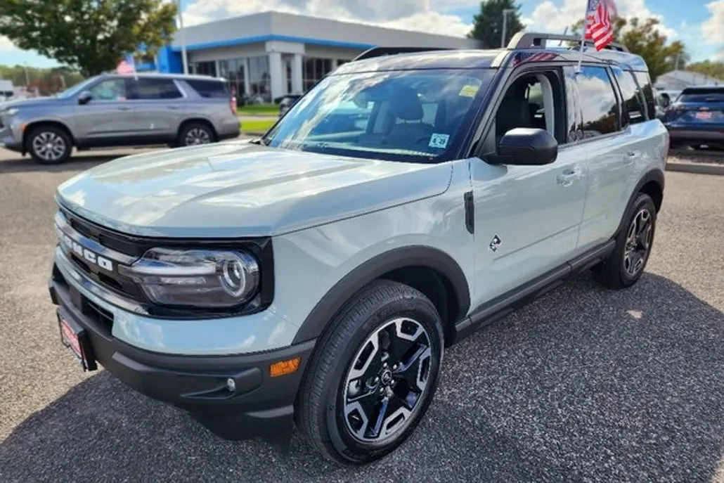 2024 Ford Bronco Sport Outer Banks photo 1