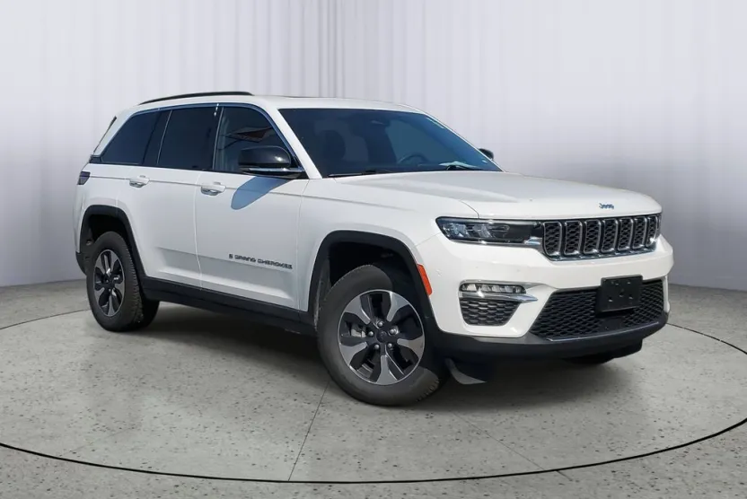 2024 Jeep Cherokee Limited 4xe photo 1