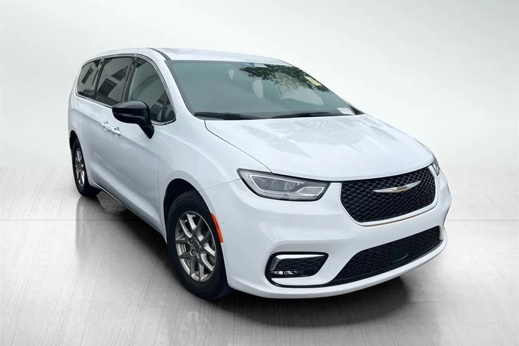 2024 Chrysler Pacifica Touring photo 1