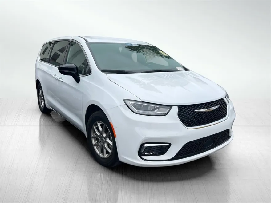 2024 Chrysler Pacifica Touring photo 1