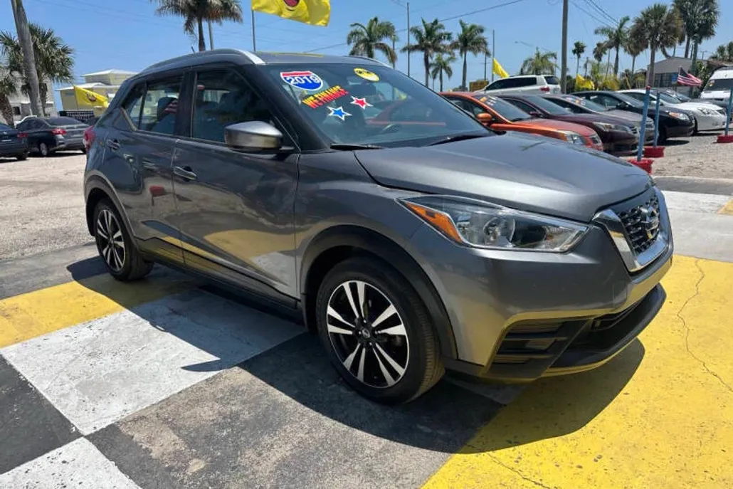 2019 Nissan Kicks SV photo 1