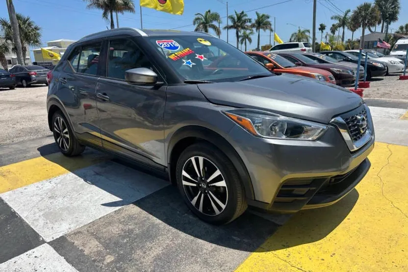 2019 Nissan Kicks SV photo 1