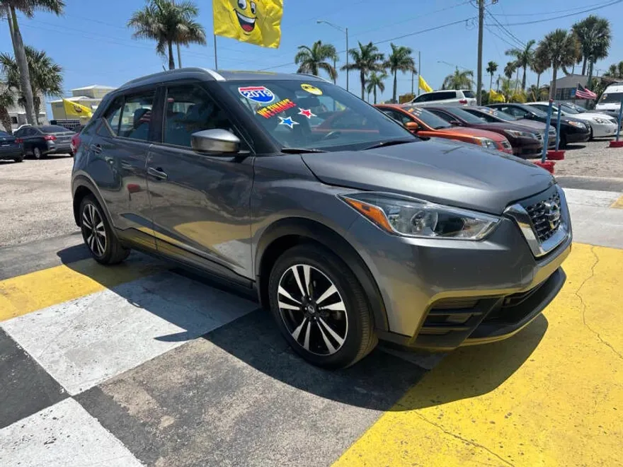 2019 Nissan Kicks SV photo 1