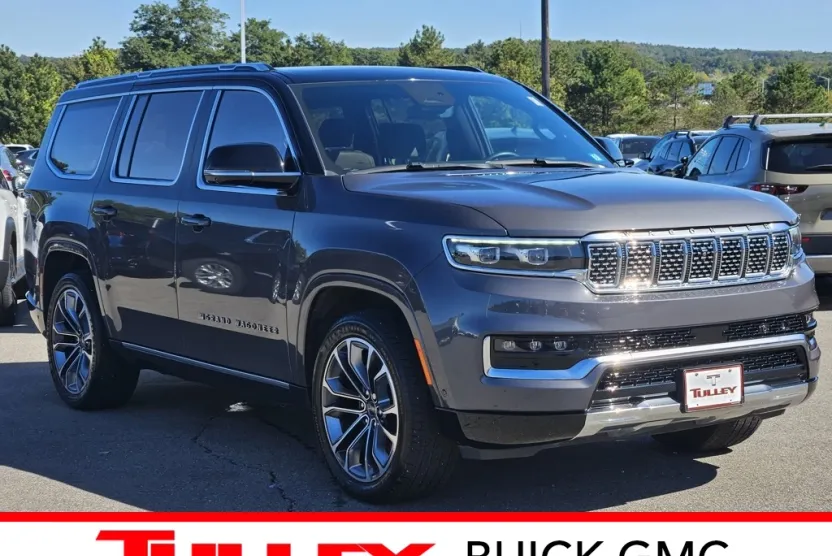 2023 Jeep Grand Wagoneer III photo 1