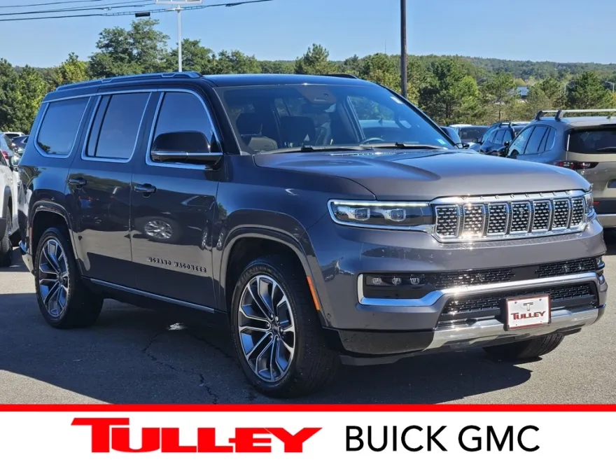 2023 Jeep Grand Wagoneer III photo 1