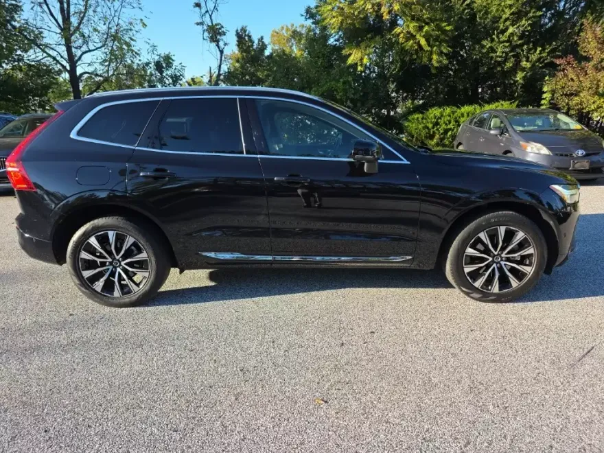 2023 Volvo XC60 B5 Plus photo 1