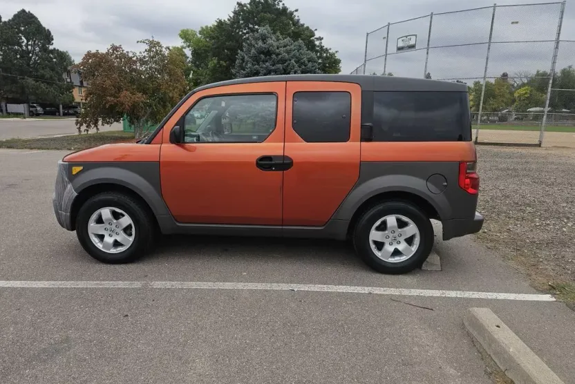 2004 Honda Element EX photo 1