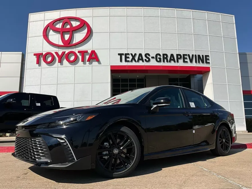 2026 Toyota Camry SE photo 1