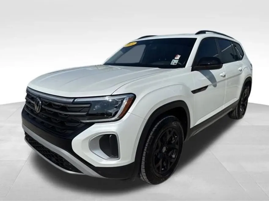 2024 Volkswagen Atlas Peak Edition SEL photo 1