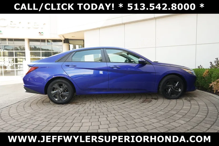 2022 Hyundai Elantra SEL Convenience photo 1