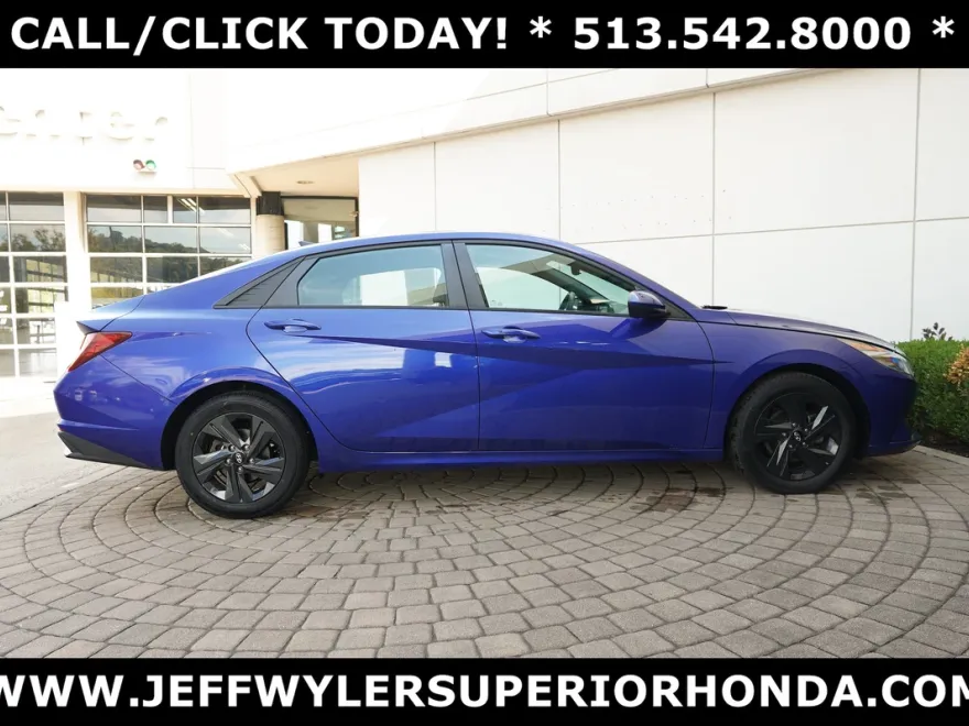 2022 Hyundai Elantra SEL Convenience photo 1