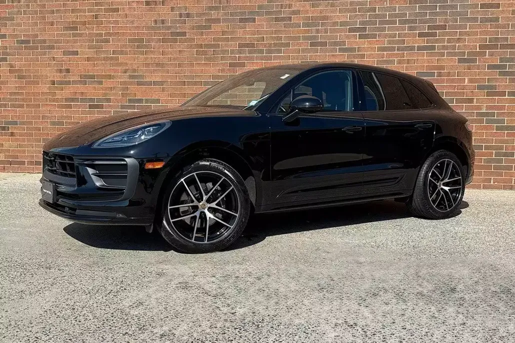 2024 Porsche Macan T photo 1