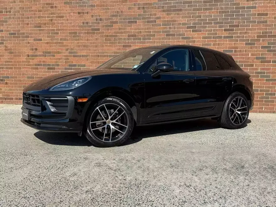 2024 Porsche Macan T photo 1