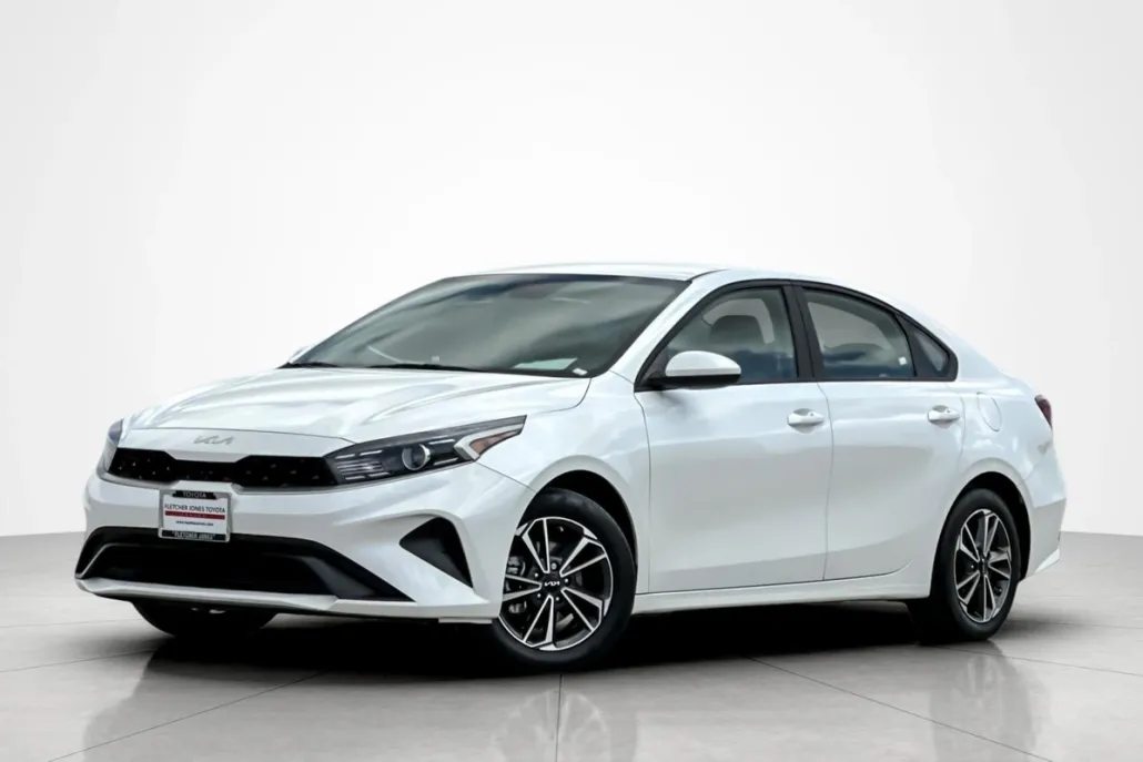 2023 Kia Forte LXS photo 1