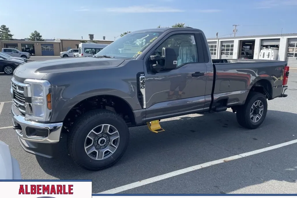 2025 Ford F-350 photo 1