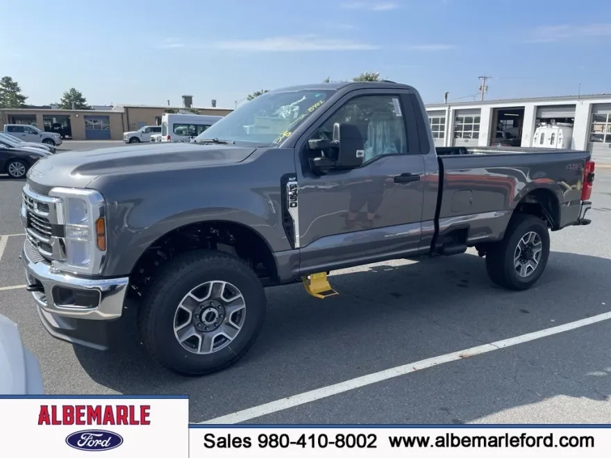 2025 Ford F-350 photo 1
