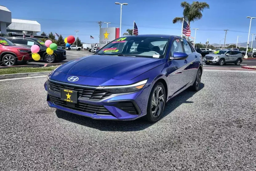 2024 Hyundai Elantra SEL Convenience photo 1