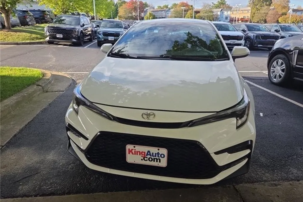 2023 Toyota Corolla SE photo 1