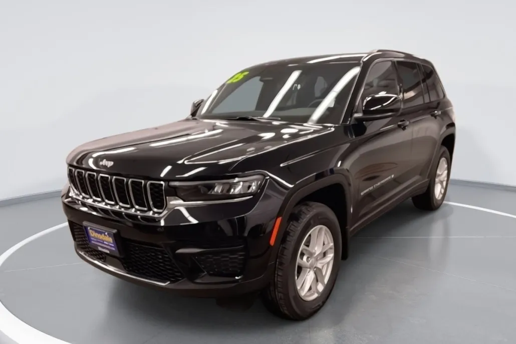 2025 Jeep Grand Cherokee Laredo photo 1