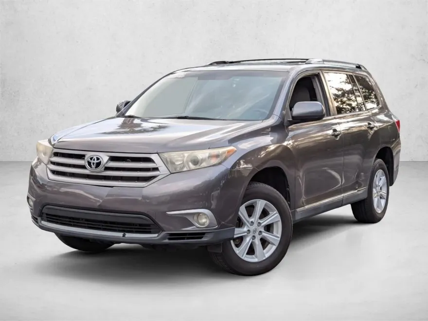 2013 Toyota Highlander Plus photo 1