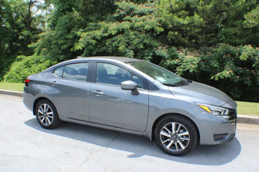 2025 Nissan Versa SV photo 1