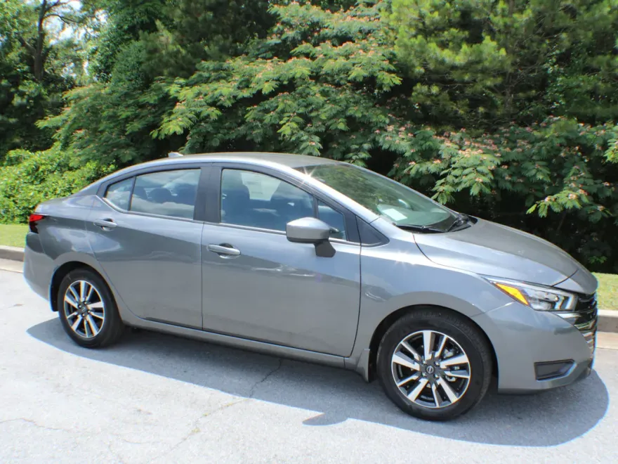 2025 Nissan Versa SV photo 1
